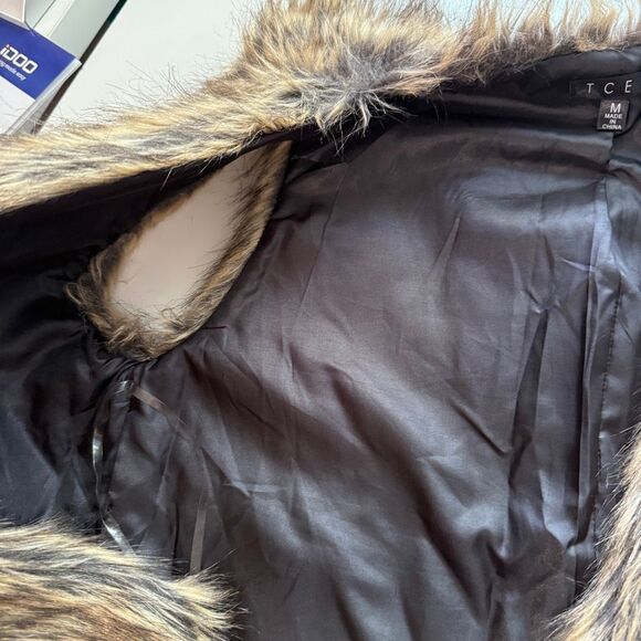 TCEC Faux Fur Fully Lined Vest, Size Medium - Picture 7 of 9